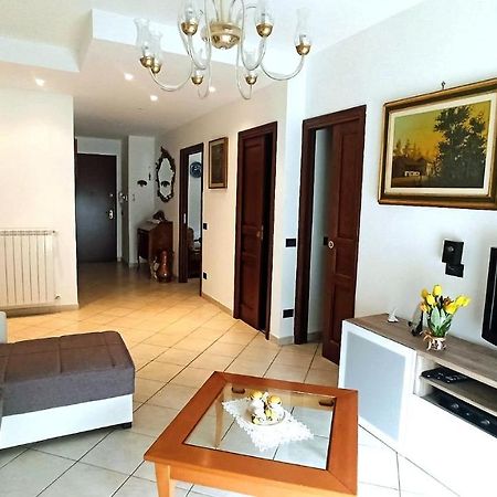 Il Tulipano Apartment San Bartolomeo Al Mare Luaran gambar