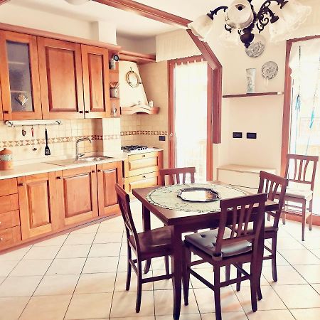 Il Tulipano Apartment San Bartolomeo Al Mare Luaran gambar