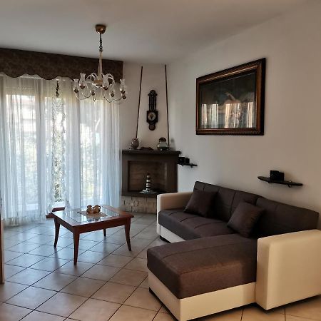 Il Tulipano Apartment San Bartolomeo Al Mare Luaran gambar