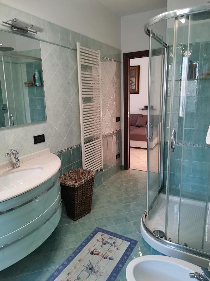 Il Tulipano Apartment San Bartolomeo Al Mare Luaran gambar