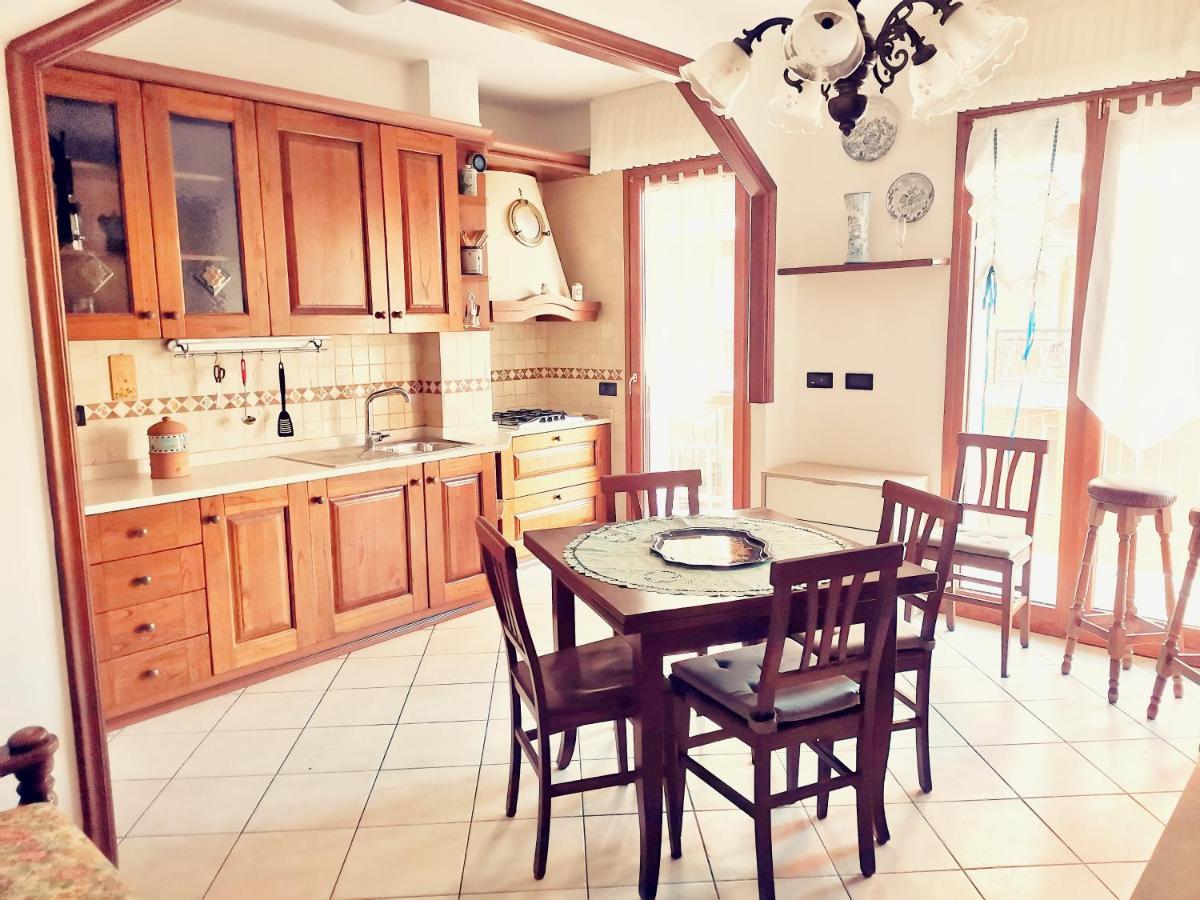 Il Tulipano Apartment San Bartolomeo Al Mare Luaran gambar