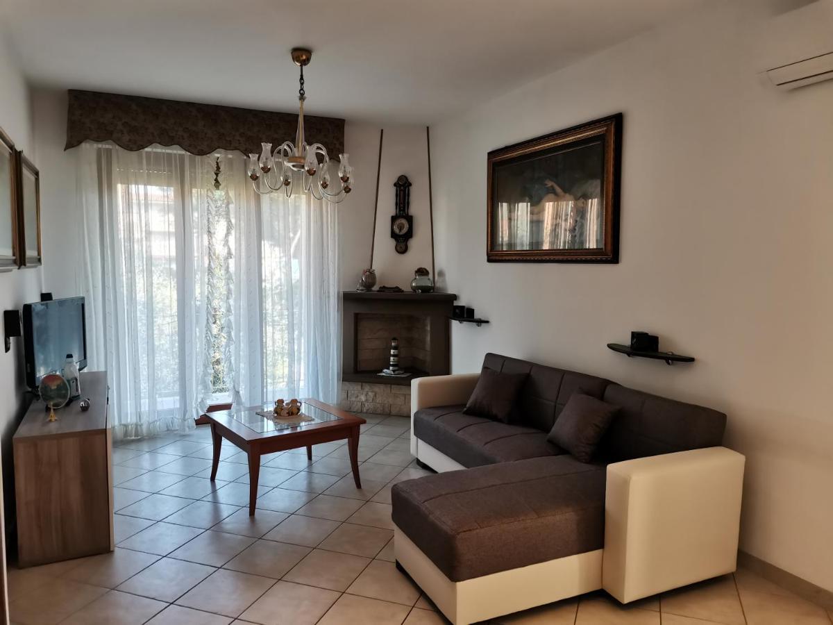 Il Tulipano Apartment San Bartolomeo Al Mare Luaran gambar