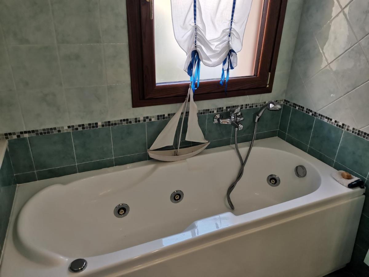 Il Tulipano Apartment San Bartolomeo Al Mare Luaran gambar