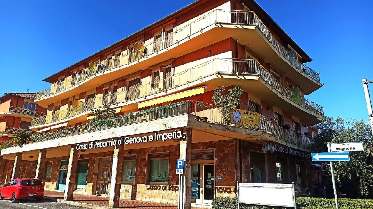Il Tulipano Apartment San Bartolomeo Al Mare Luaran gambar